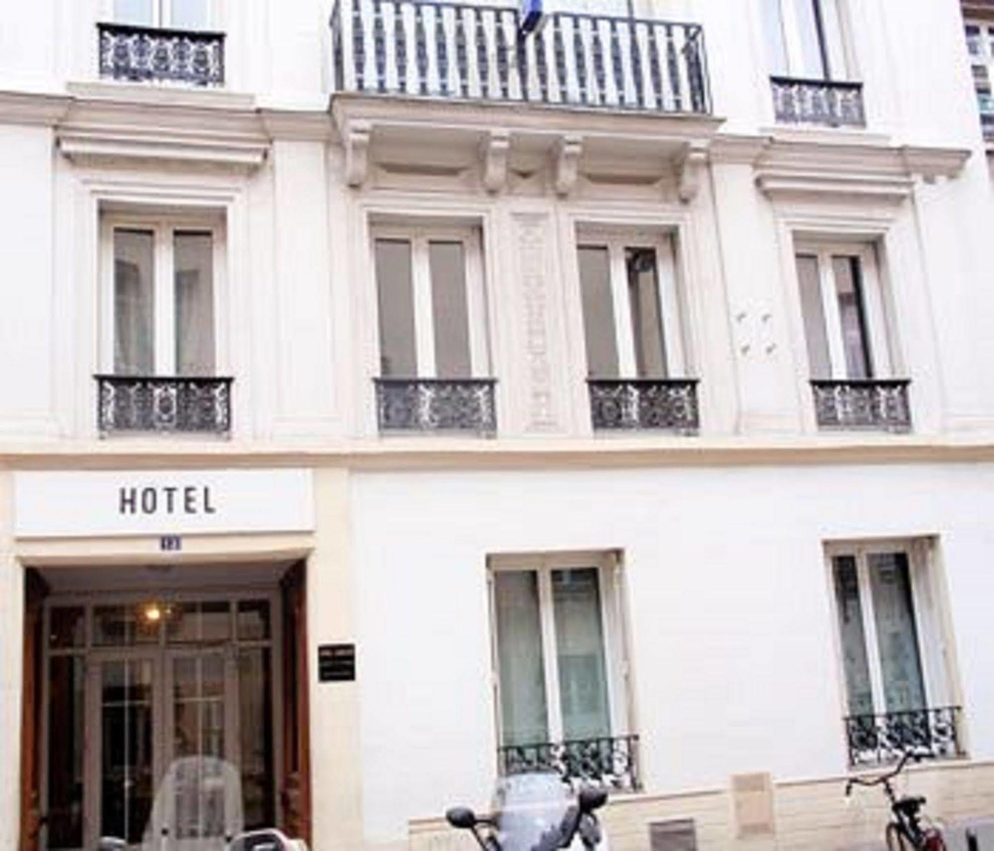 Luxelthe 2* Paris