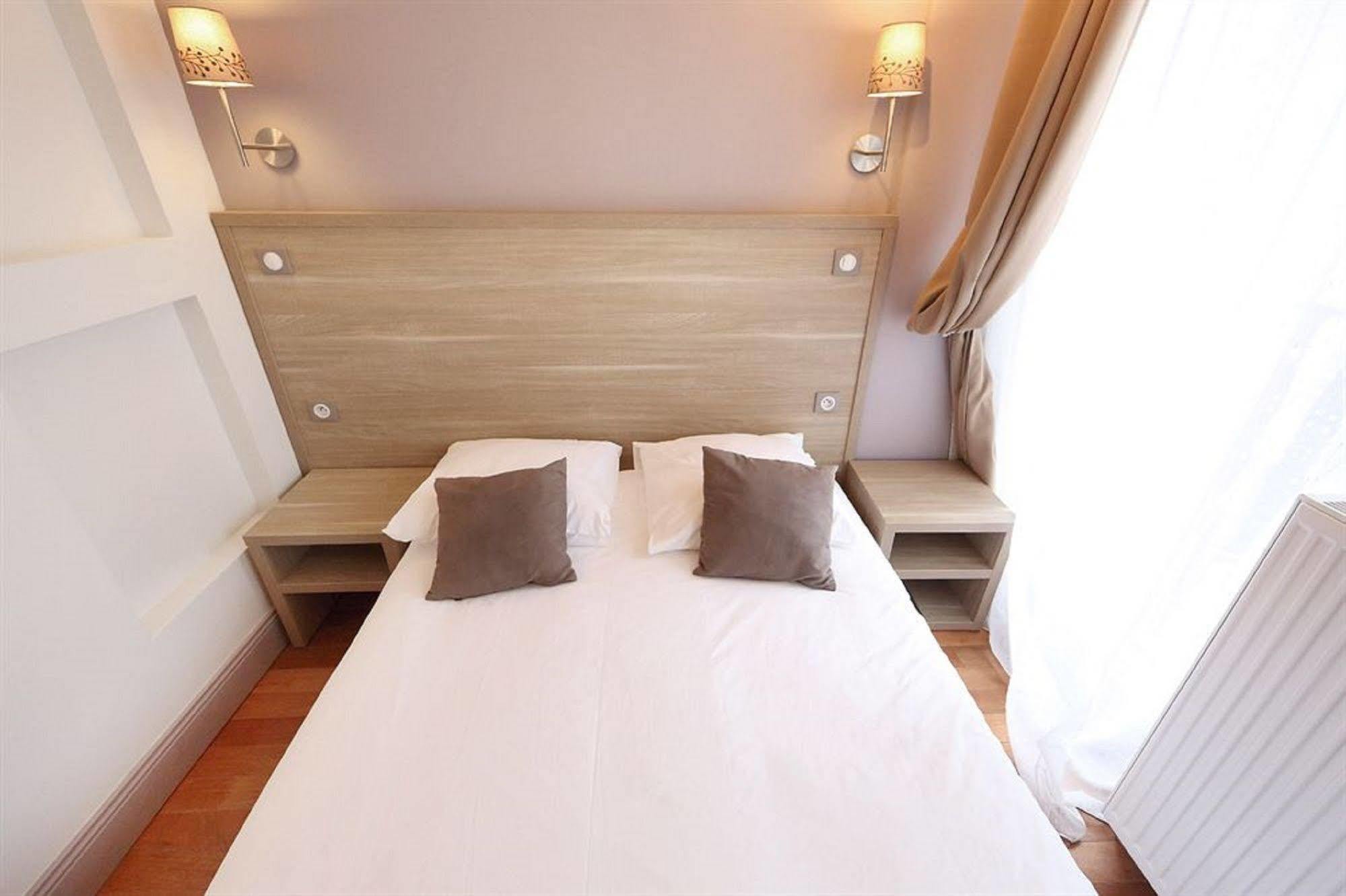 Luxelthe Paris