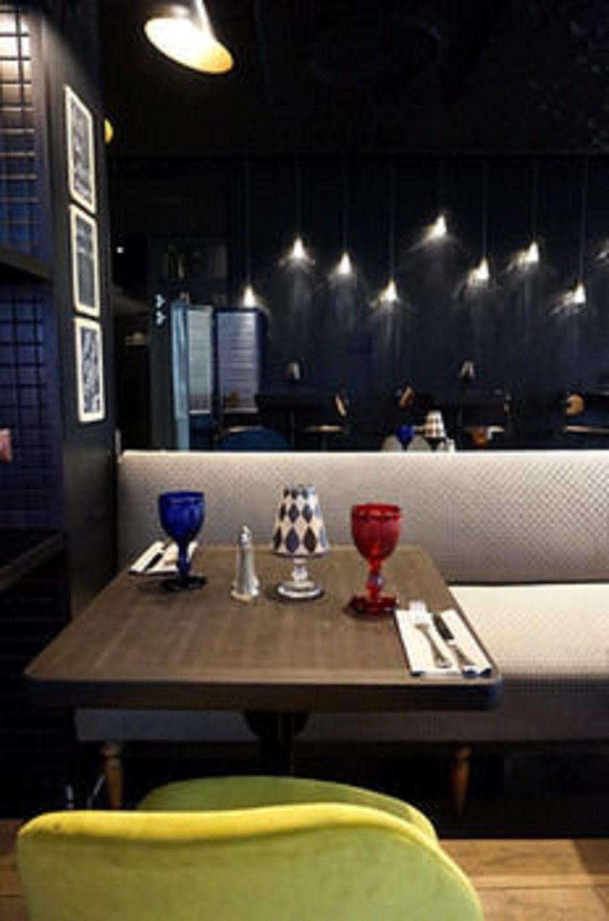 Eugène En 4* Paris