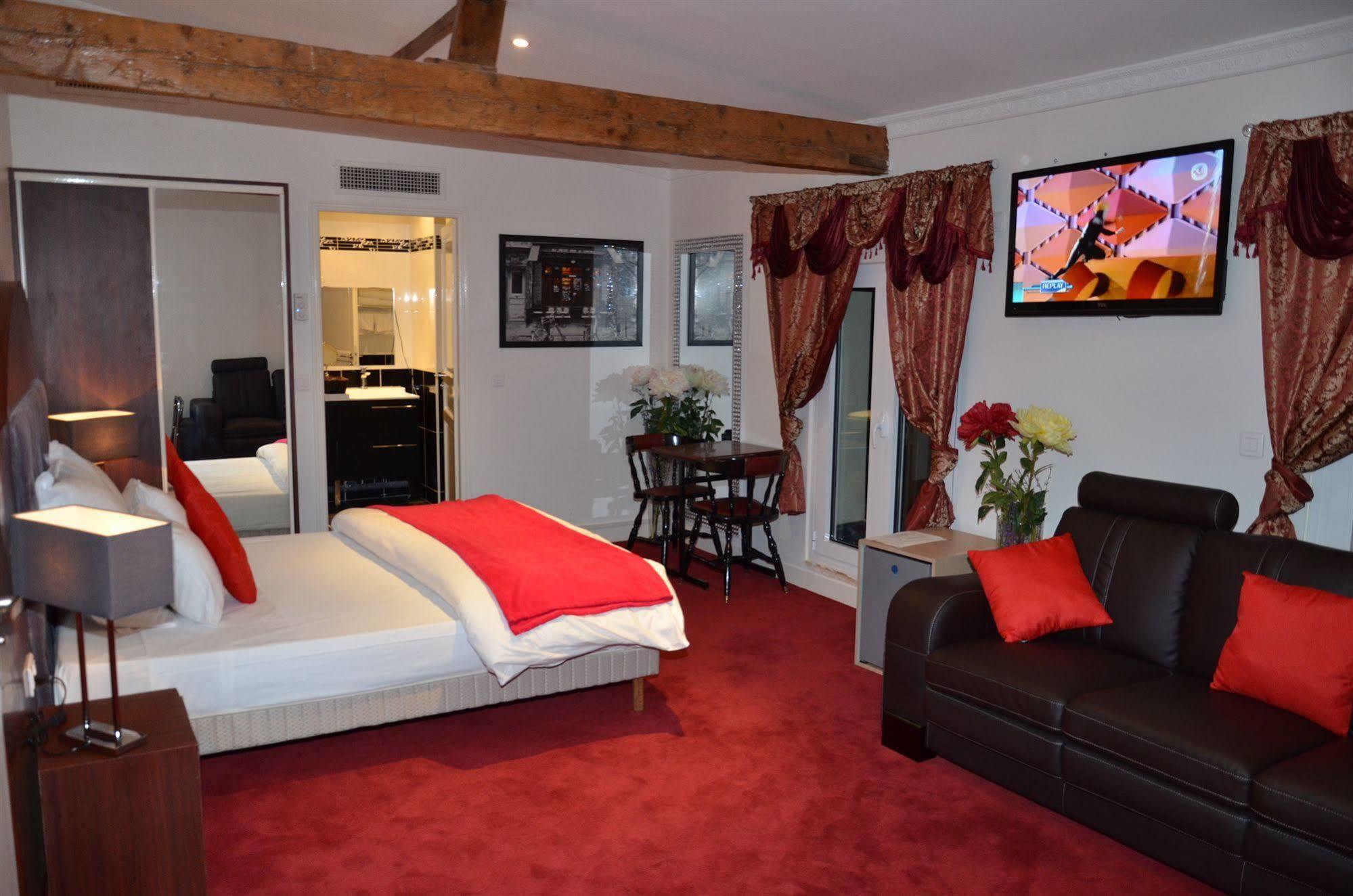 Regina Montmartre Hotel 3*