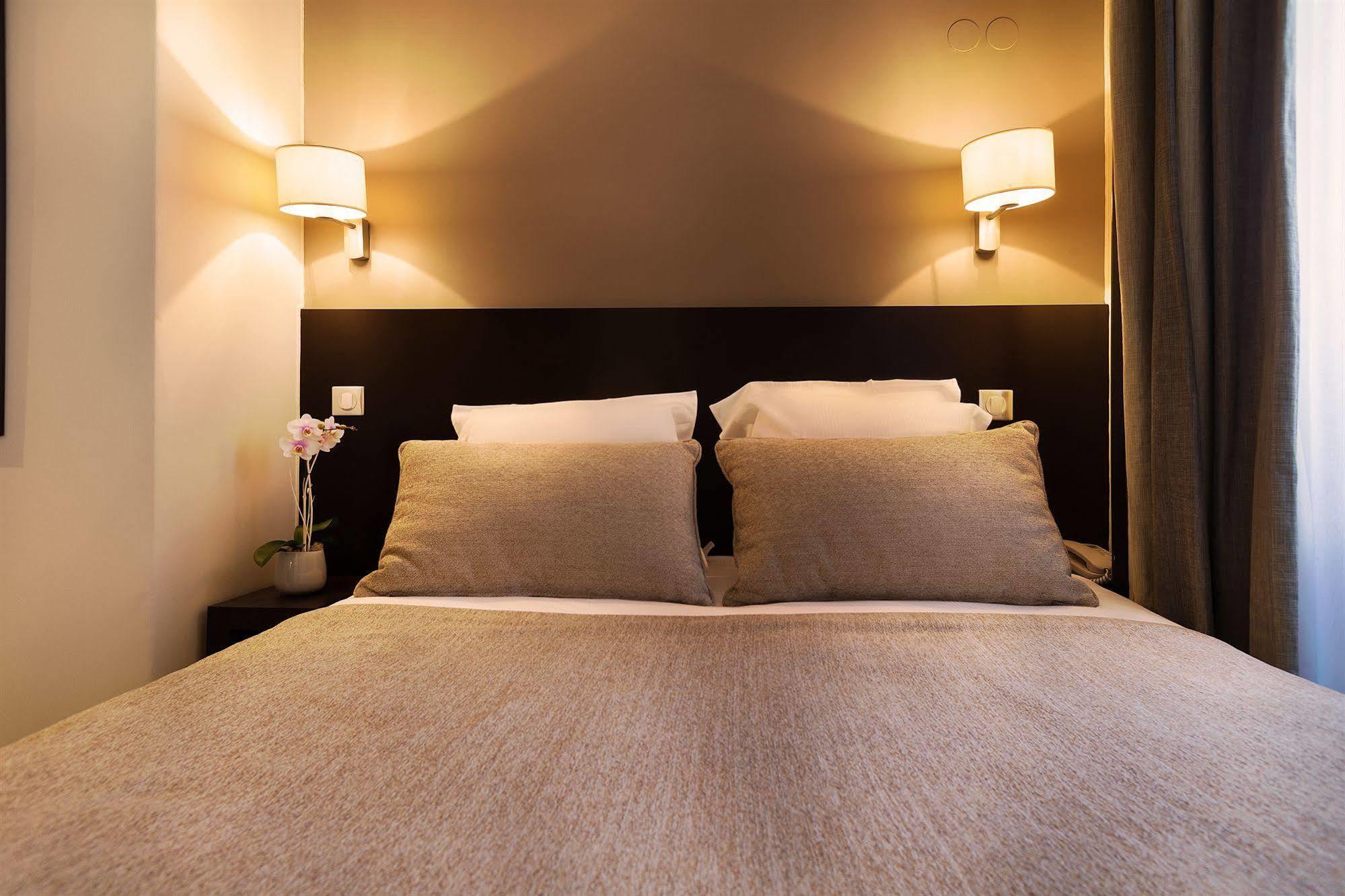 Hotel Arc Elysees Paris