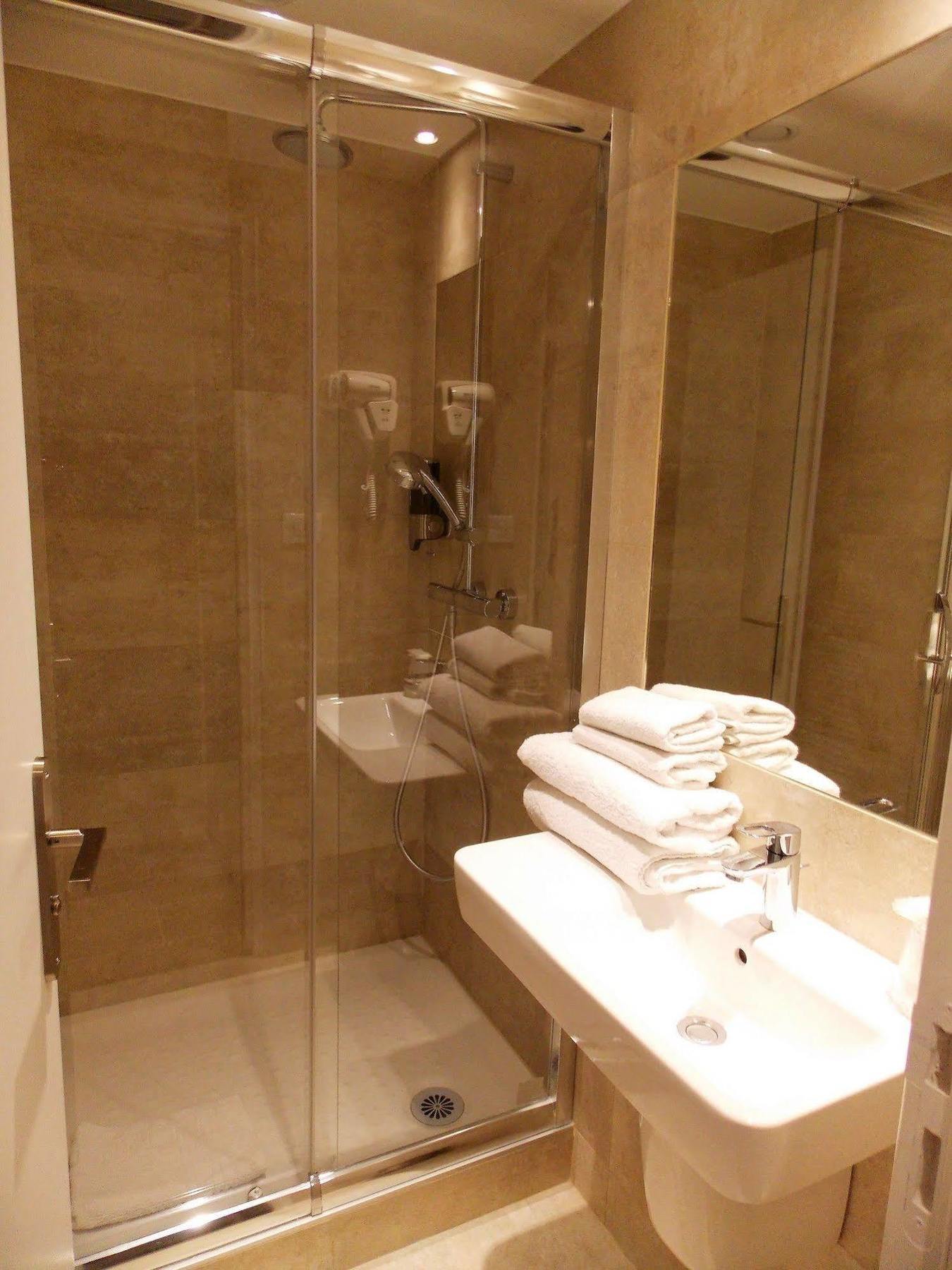 Hotel Excelsior Batignolles 3*