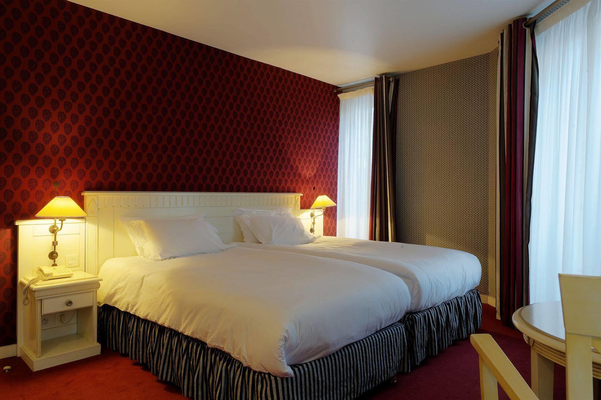 Hotel De Sevigne Paris