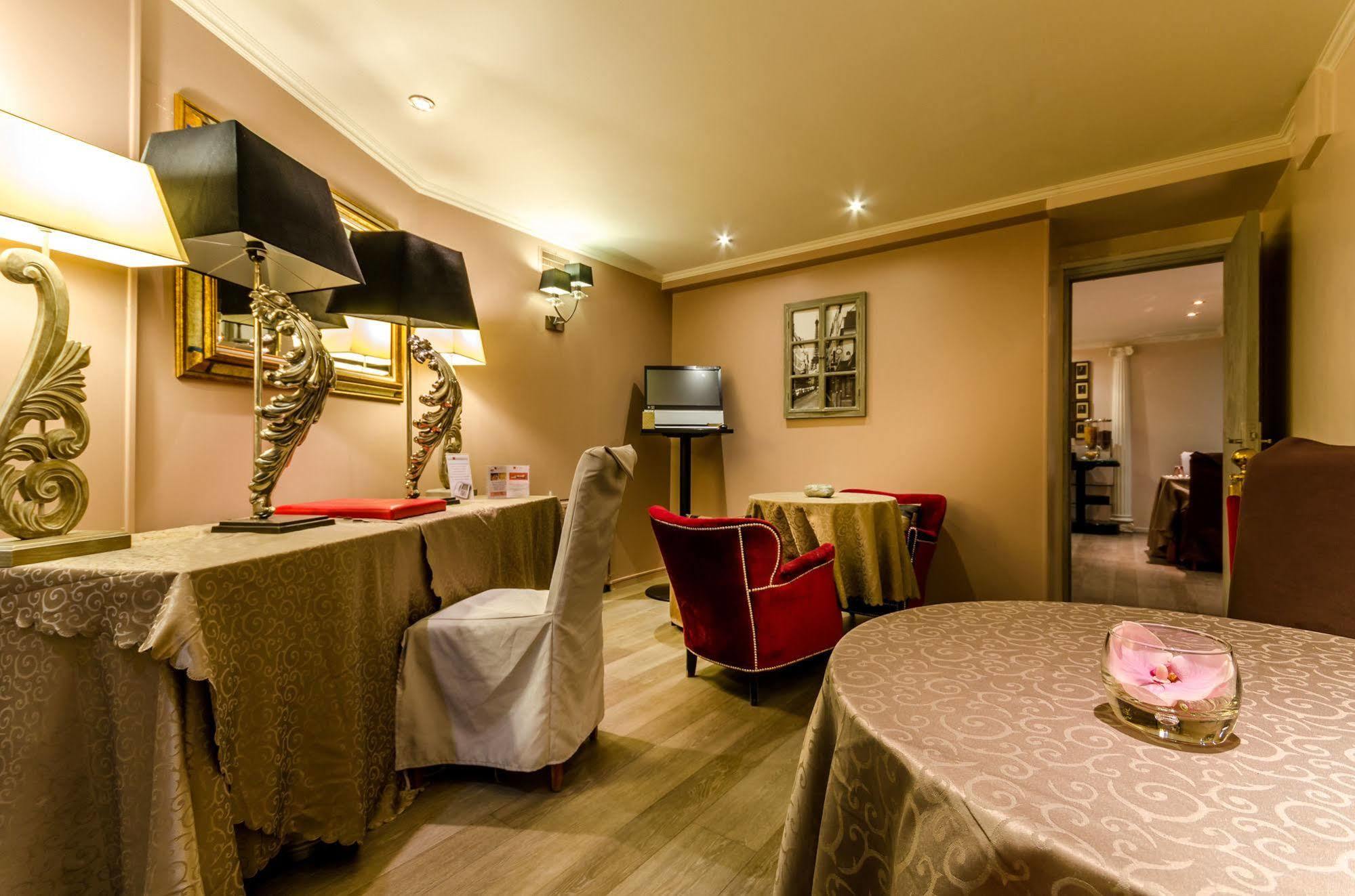 Riviera Renovated 3* Paris