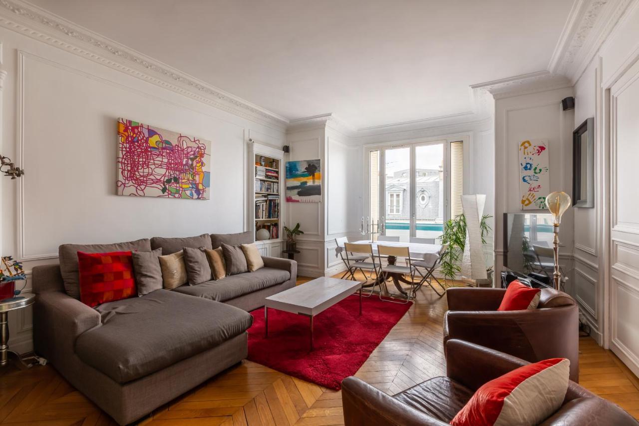 Veeve - Balcony Bliss Apartment Paris