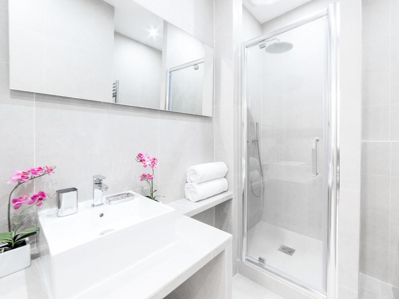 Livinparis - Luxury 3&4 Bedrooms Montmartre I *