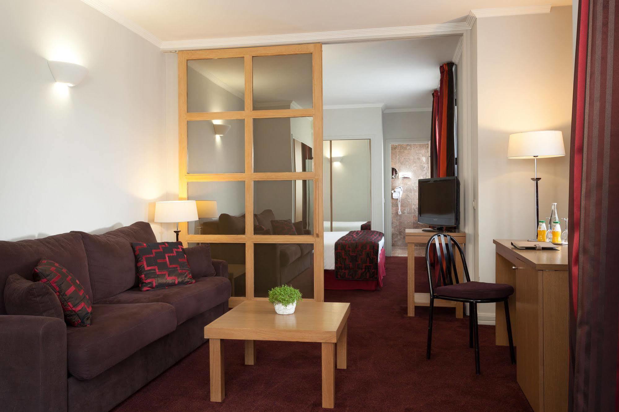 La Du Roy Champs Elysees Hotel 4*