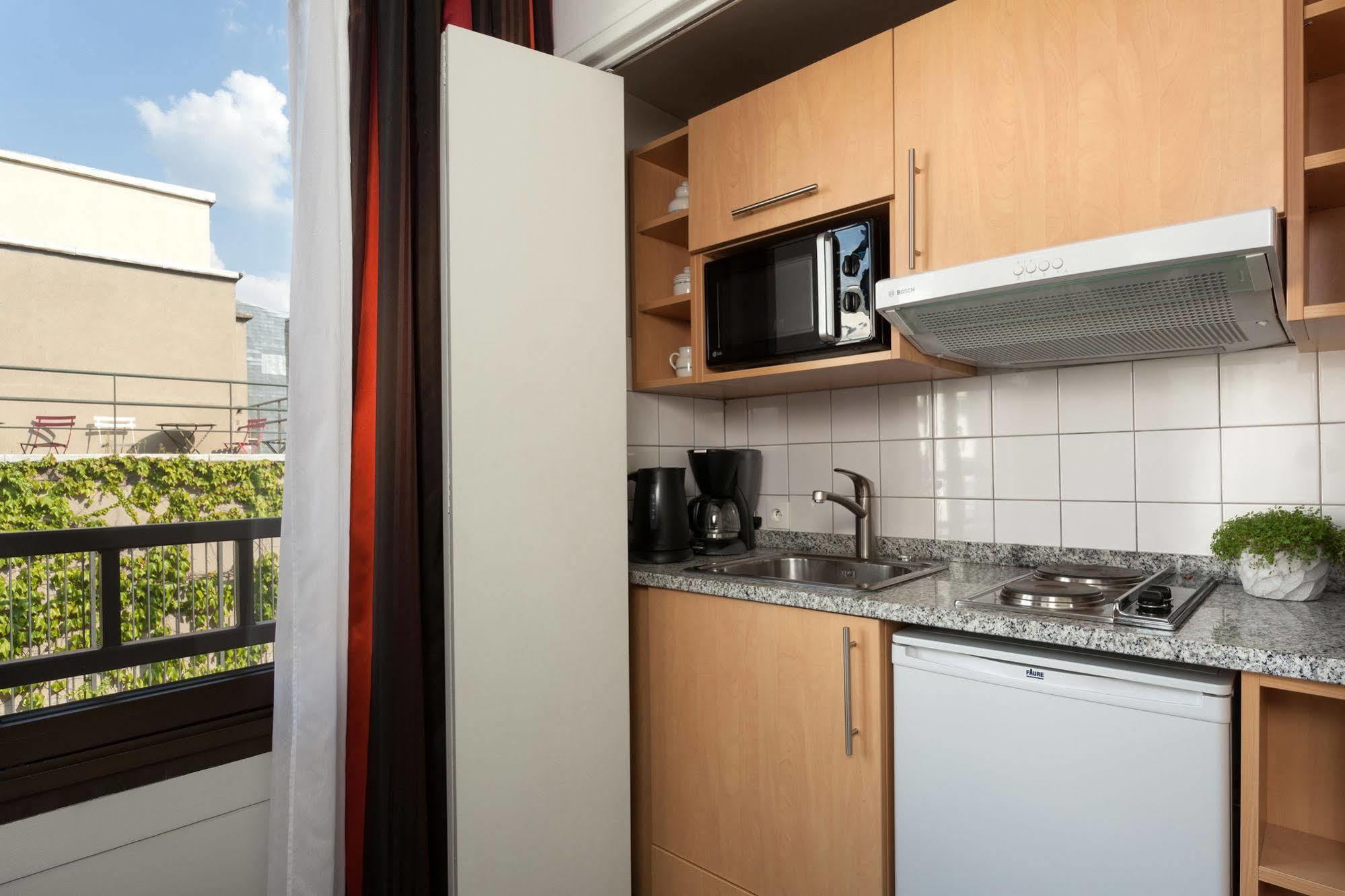 Hotel La Du Roy Champs Elysees 4*