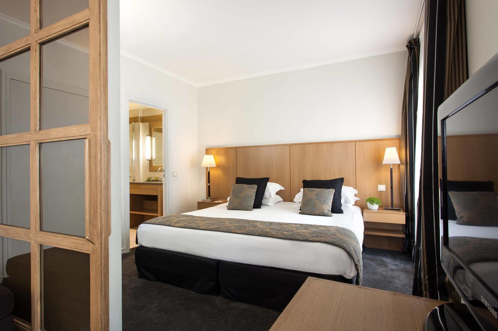 La Du Roy Champs Elysees Hotel 4*