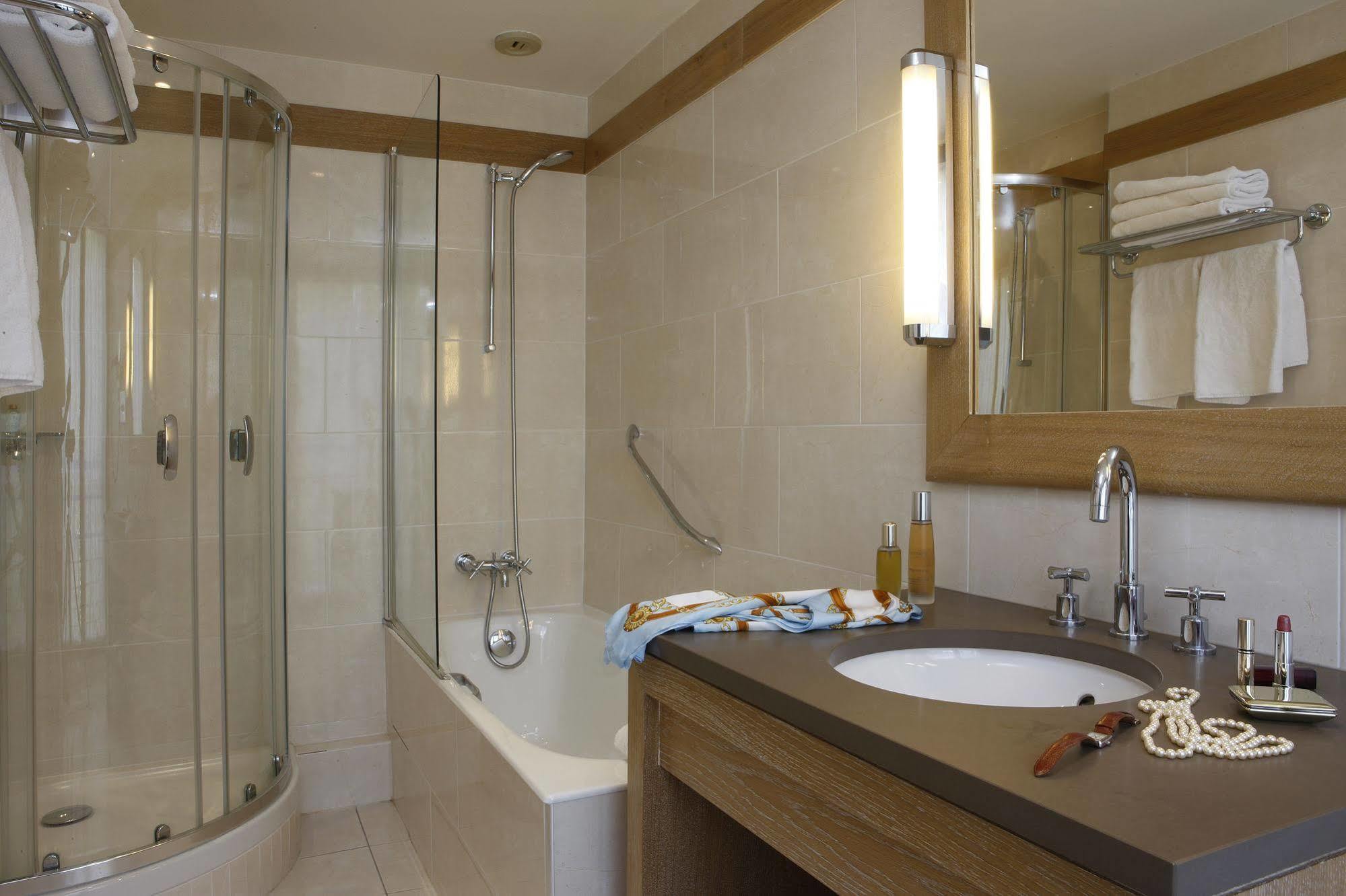 La Du Roy Champs Elysees Hotel