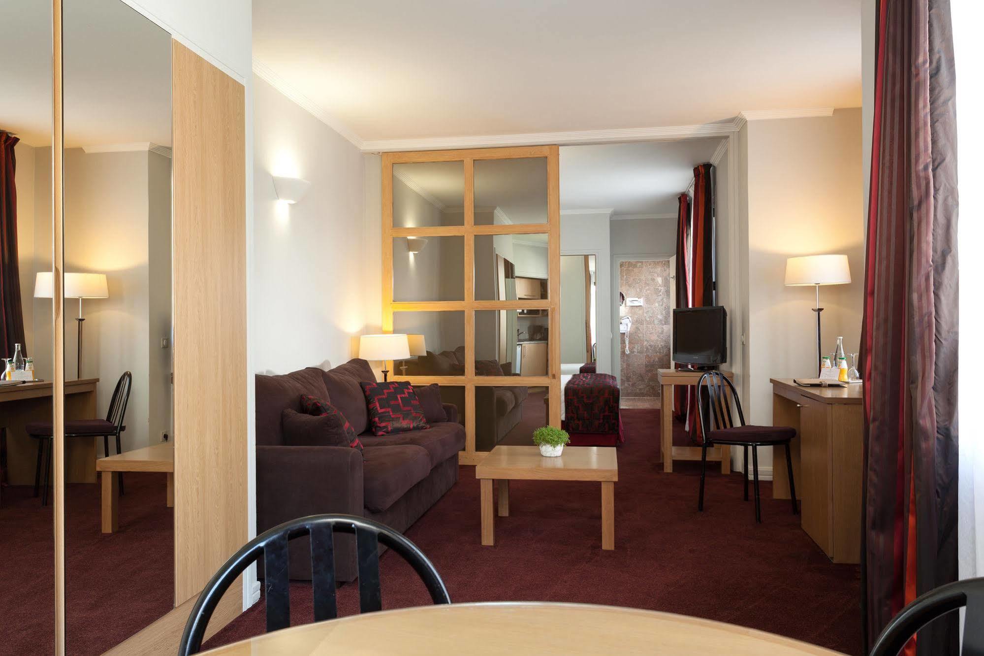 Hotel La Du Roy Champs Elysees 4*
