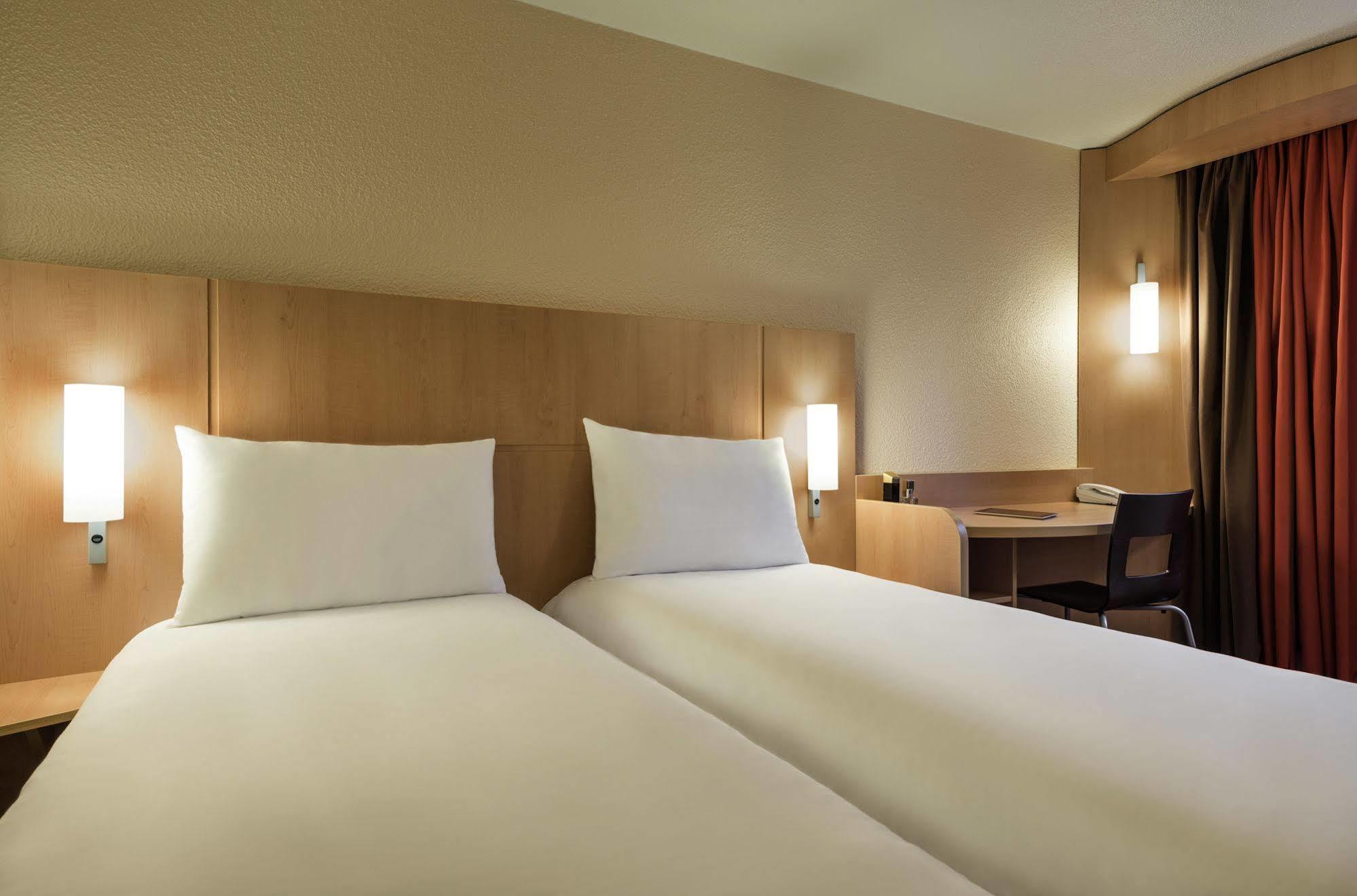 Hotel Ibis Ornano Montmartre Nord 18eme
