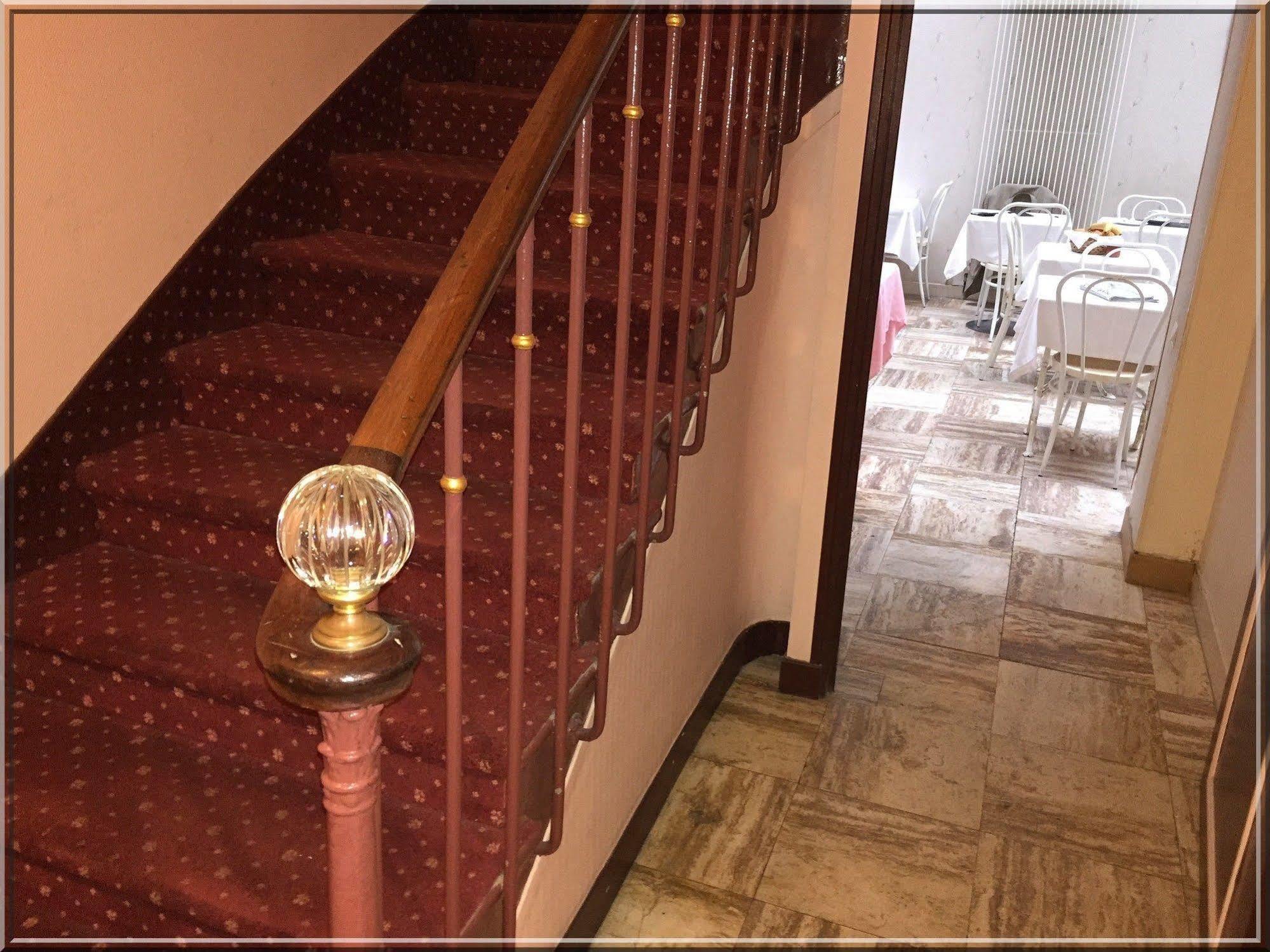 Le Clos D'alesia Hotel