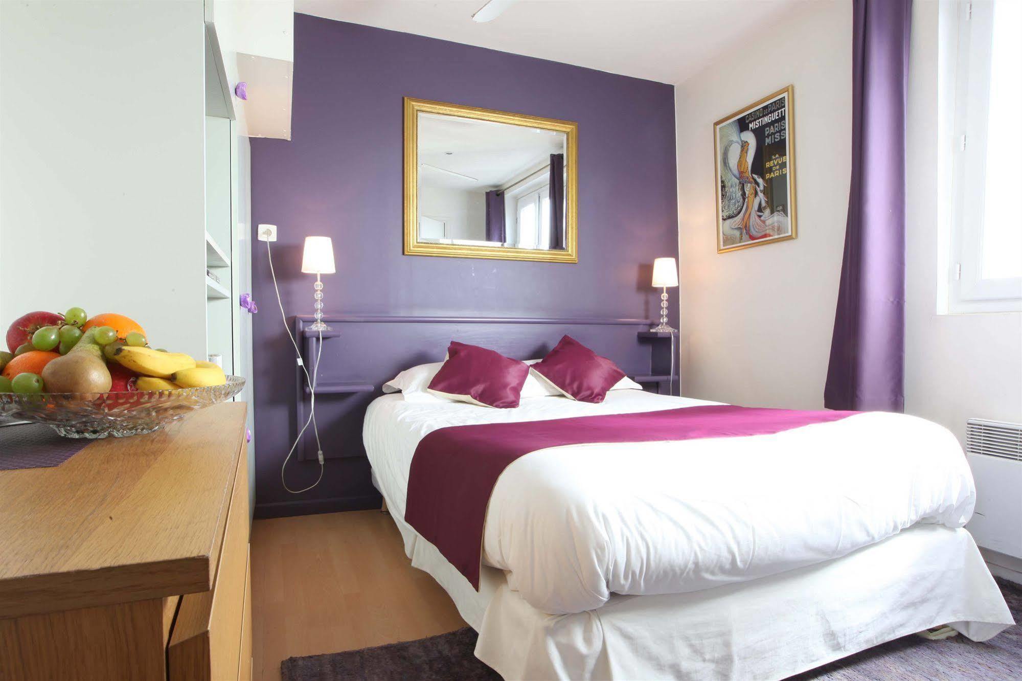Blanche Montmartre Hotel Paris