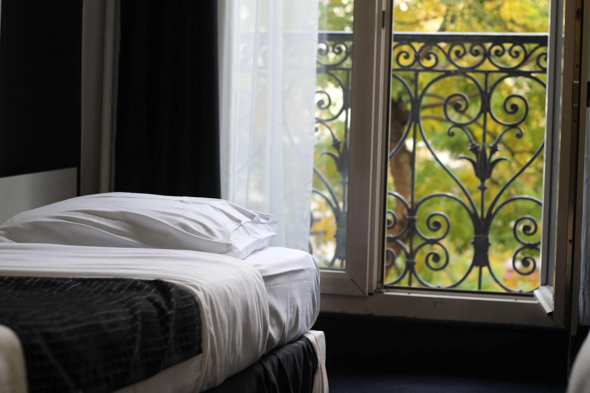 Hotel De L'exposition - République