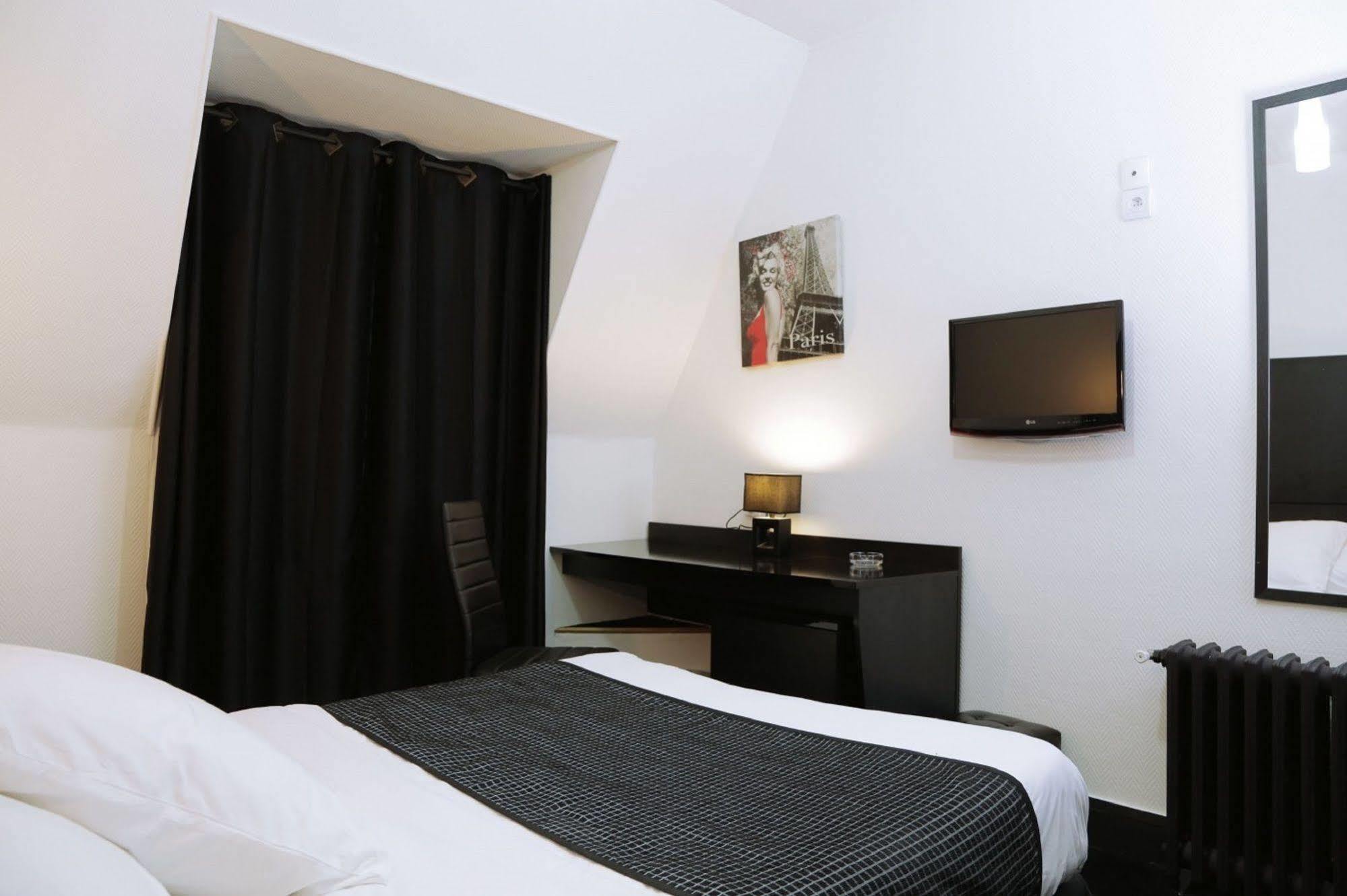 De L'exposition - République Hotel 3*