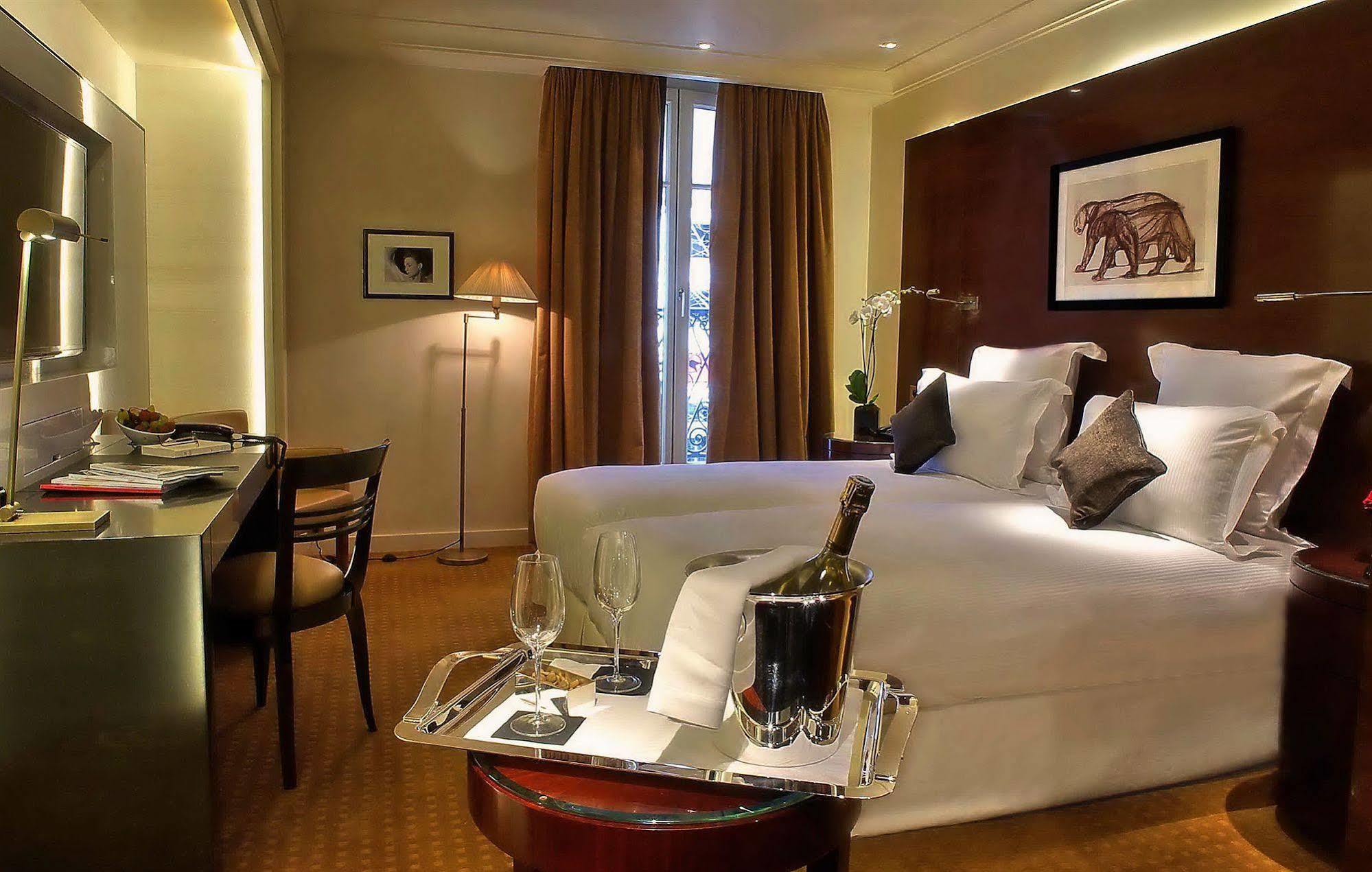 Hotel Montaigne Paris