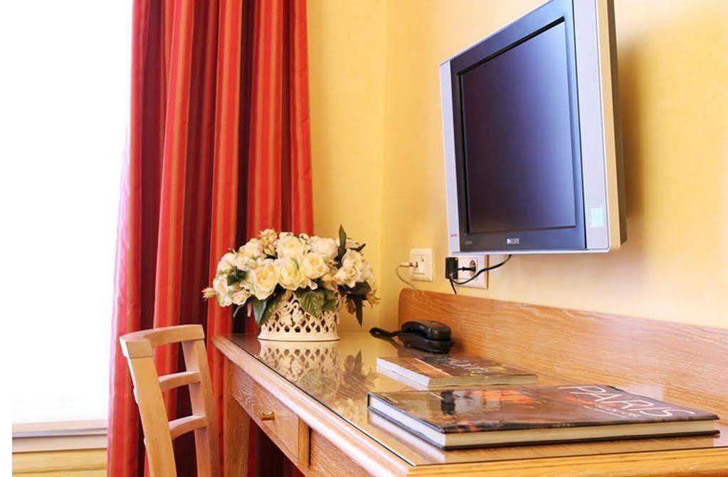 Hotel Madrigal Paris