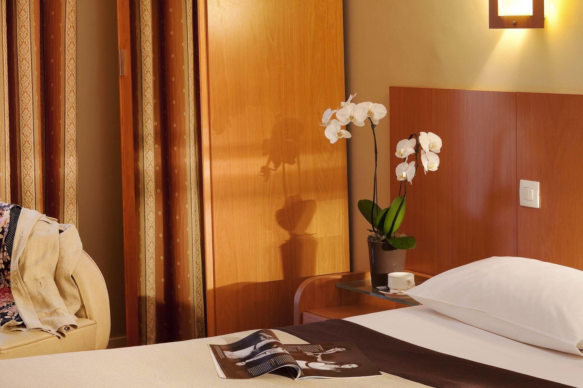 Val Girard Hotel