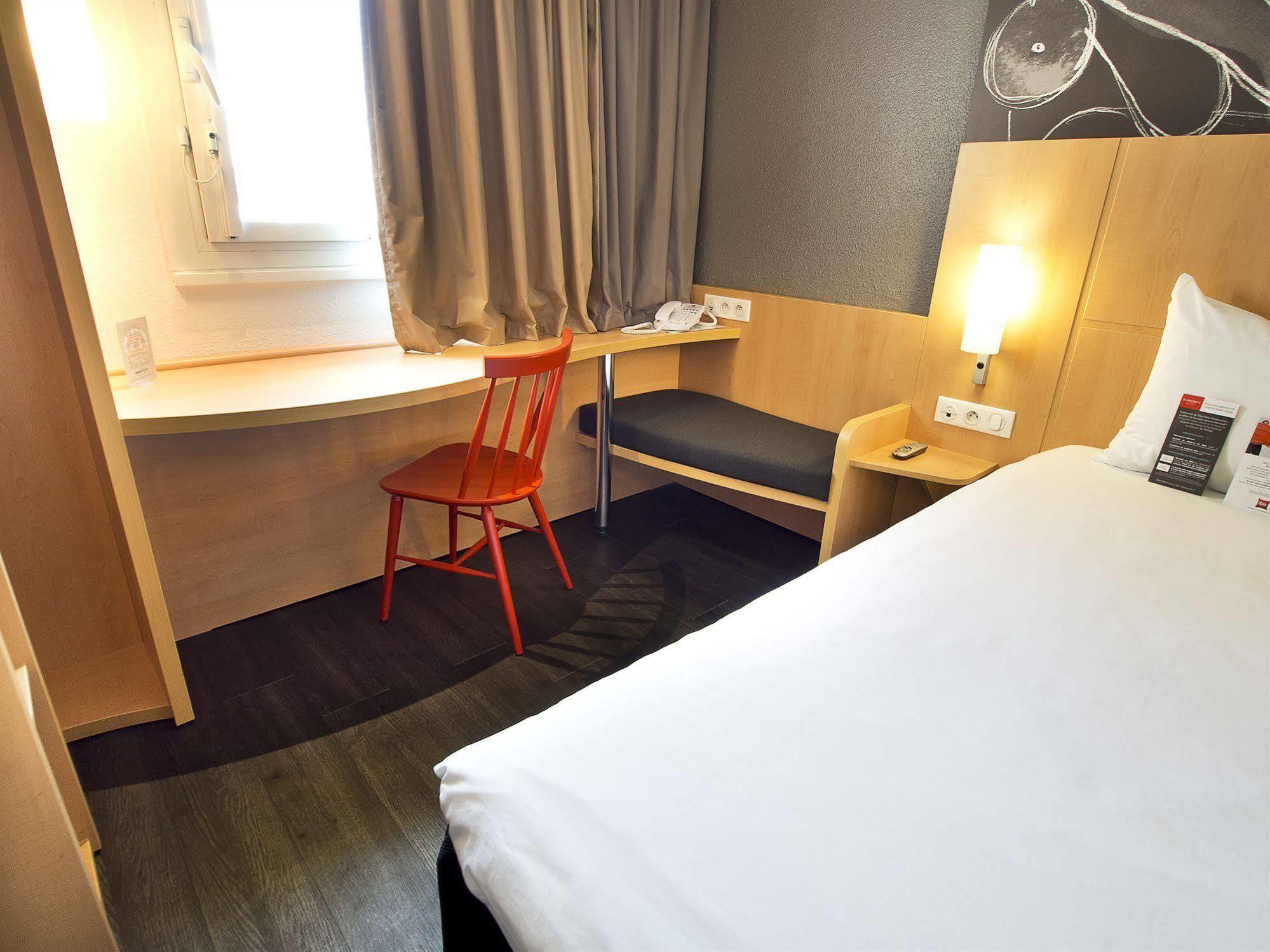 Ibis Montmartre 18ème Hotel