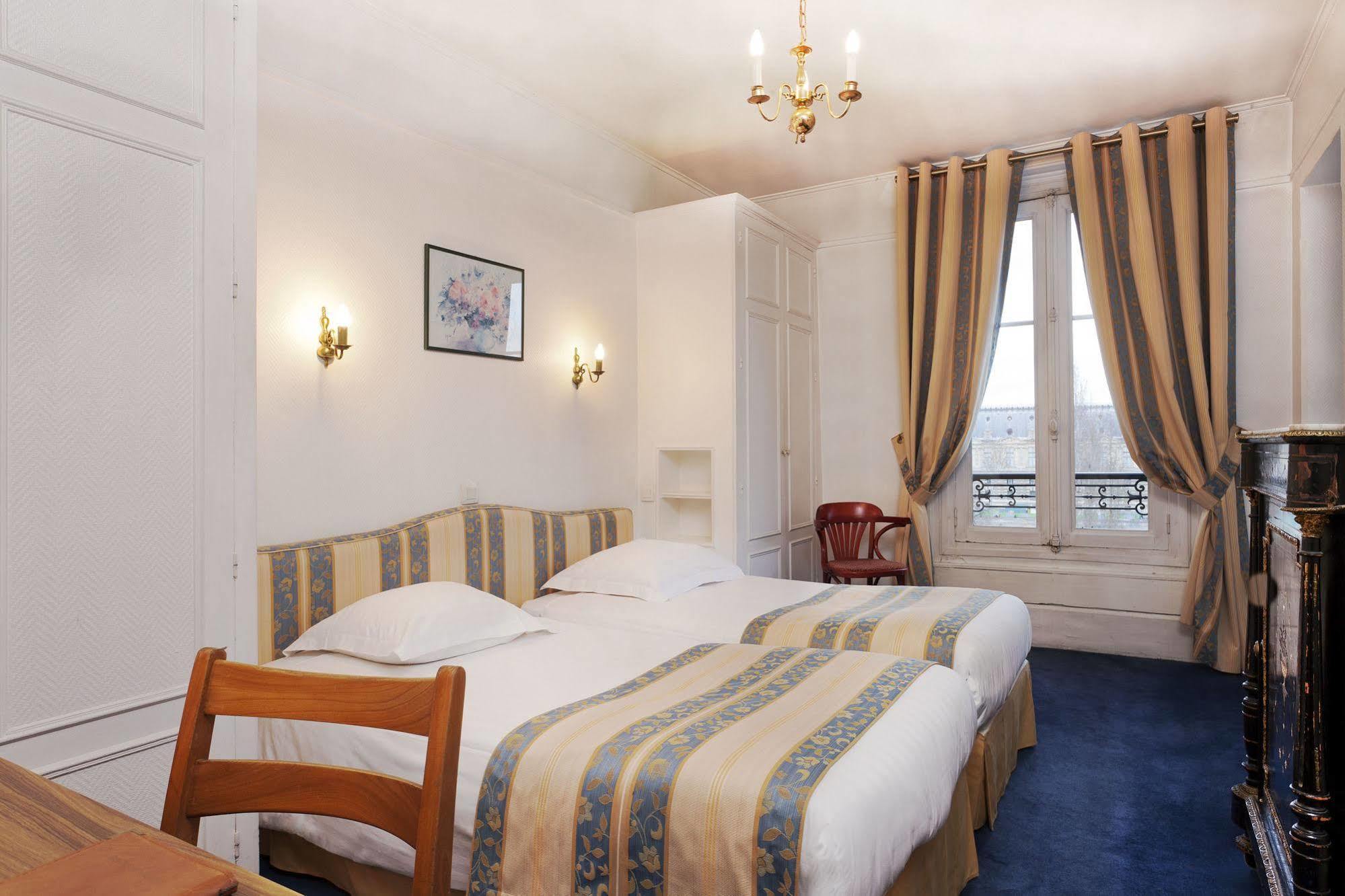 Du Quai Voltaire Hotel 3*