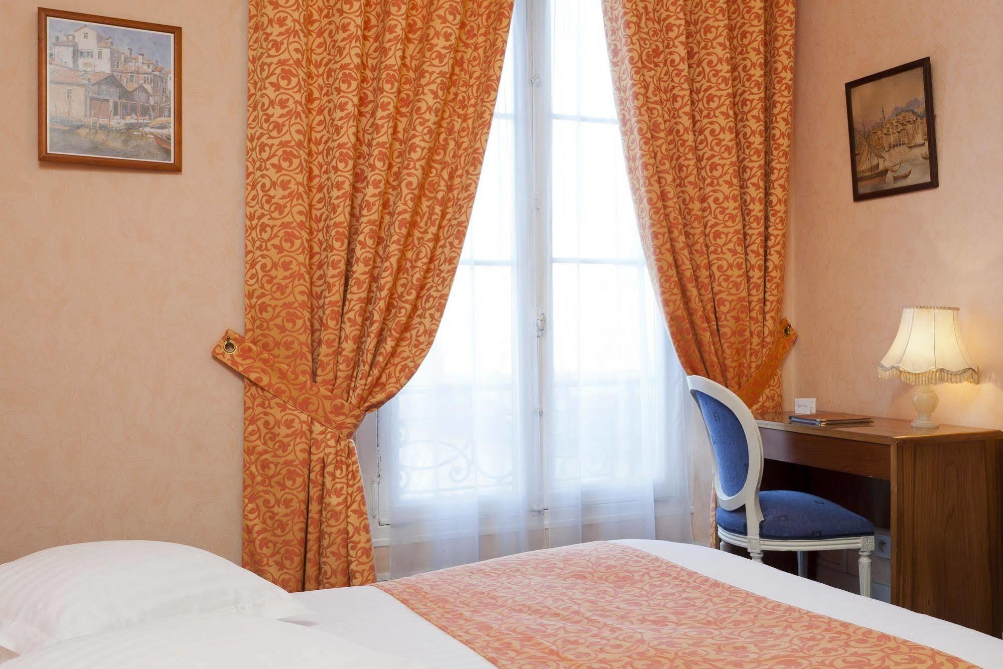 Hotel Du Quai Voltaire 3*