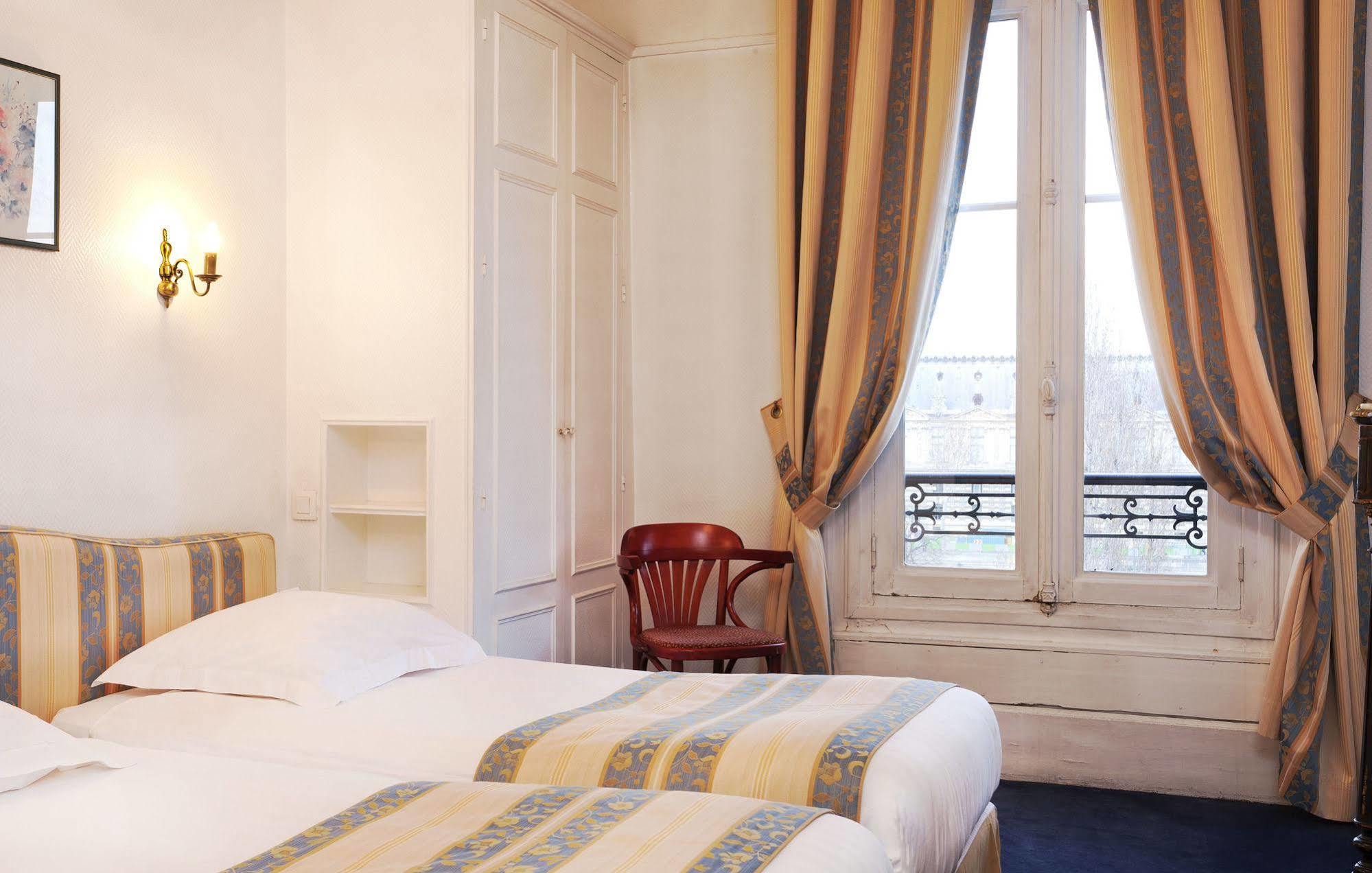 Du Quai Voltaire Paris