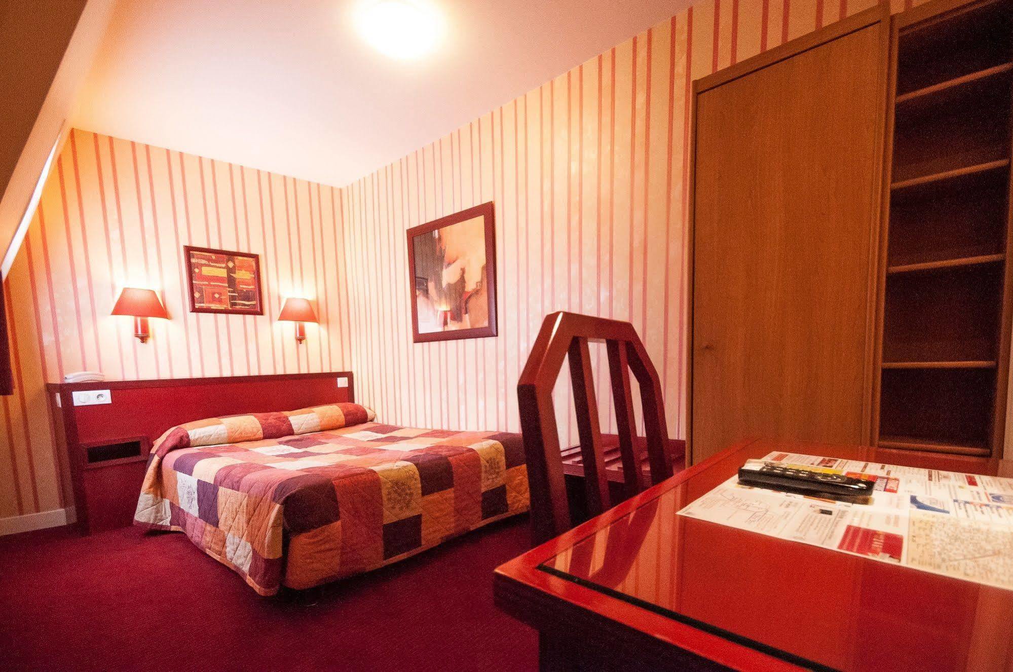 Hotel Maison Du Pre 2*