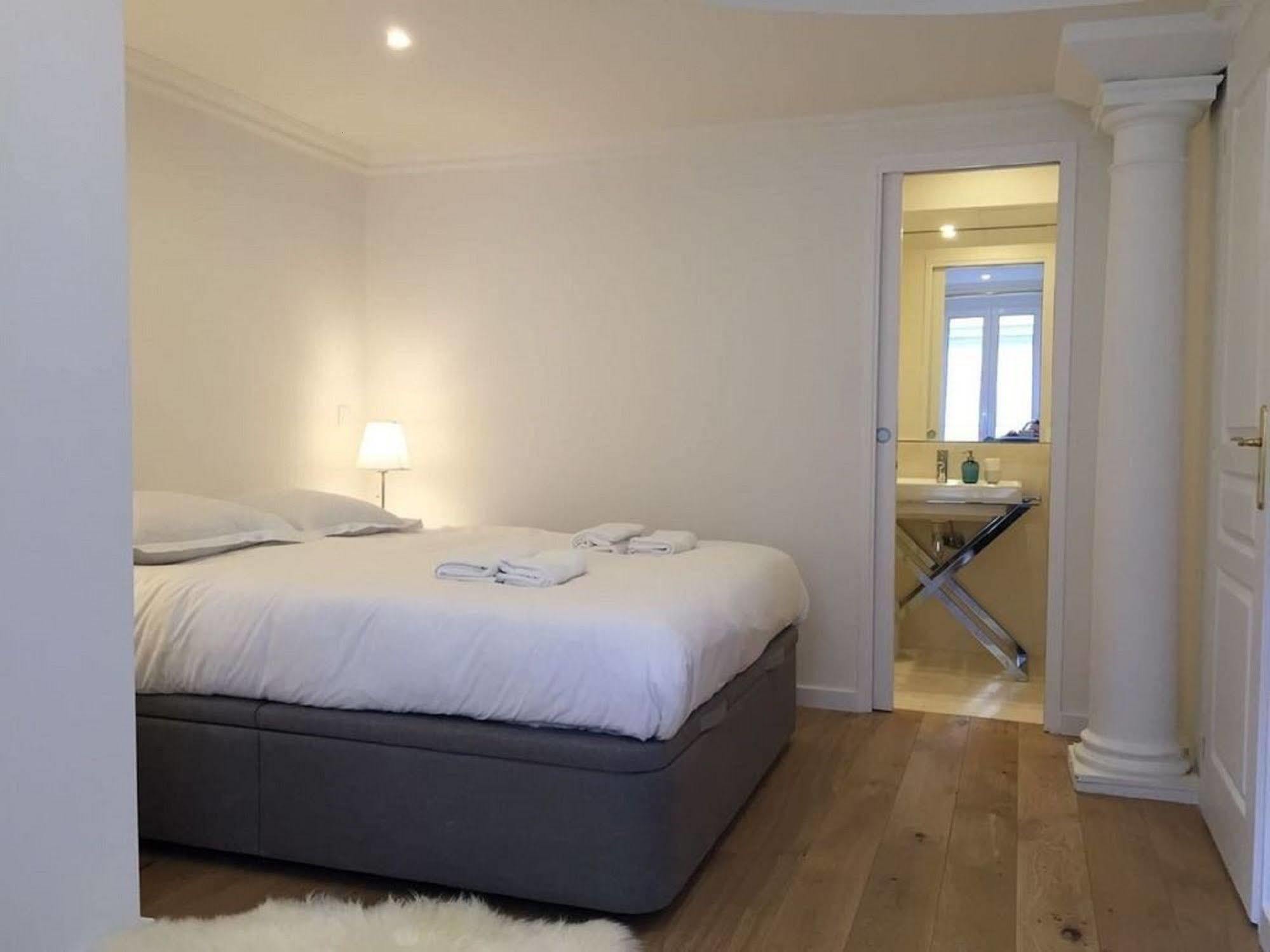 Bellechasse Apartments Paris