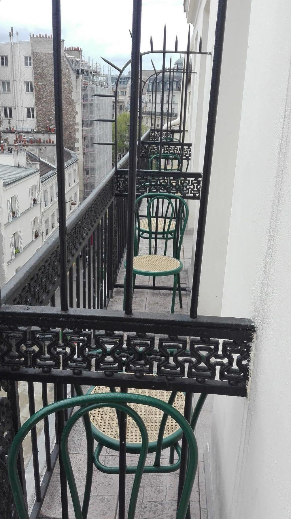 Pax 18e Hotel Paris