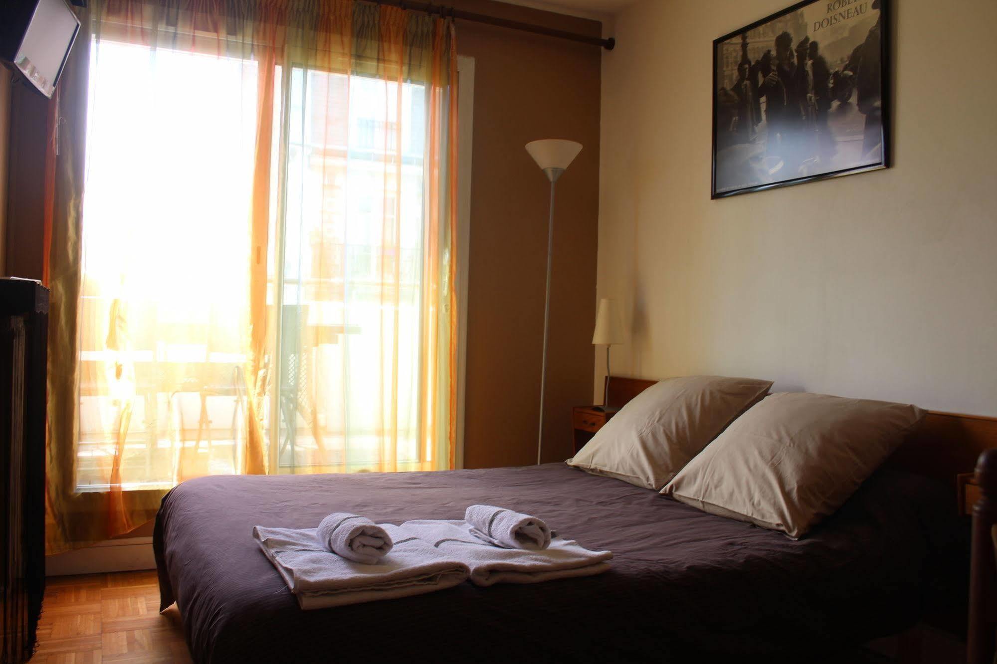 Acomodação com café da manhã  D'amis - D'hotes-b&b-guest House Paris