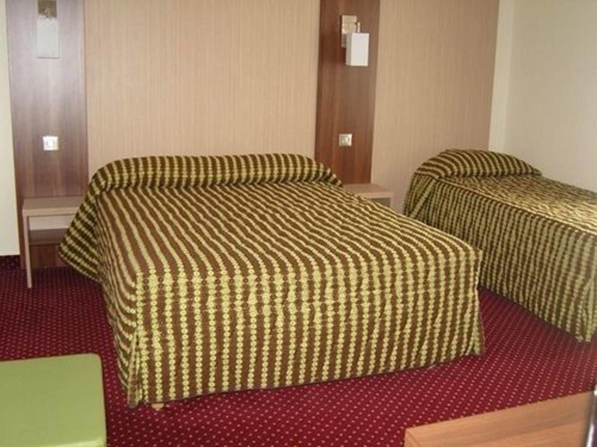 Hotel Terminus Montparnasse 3*
