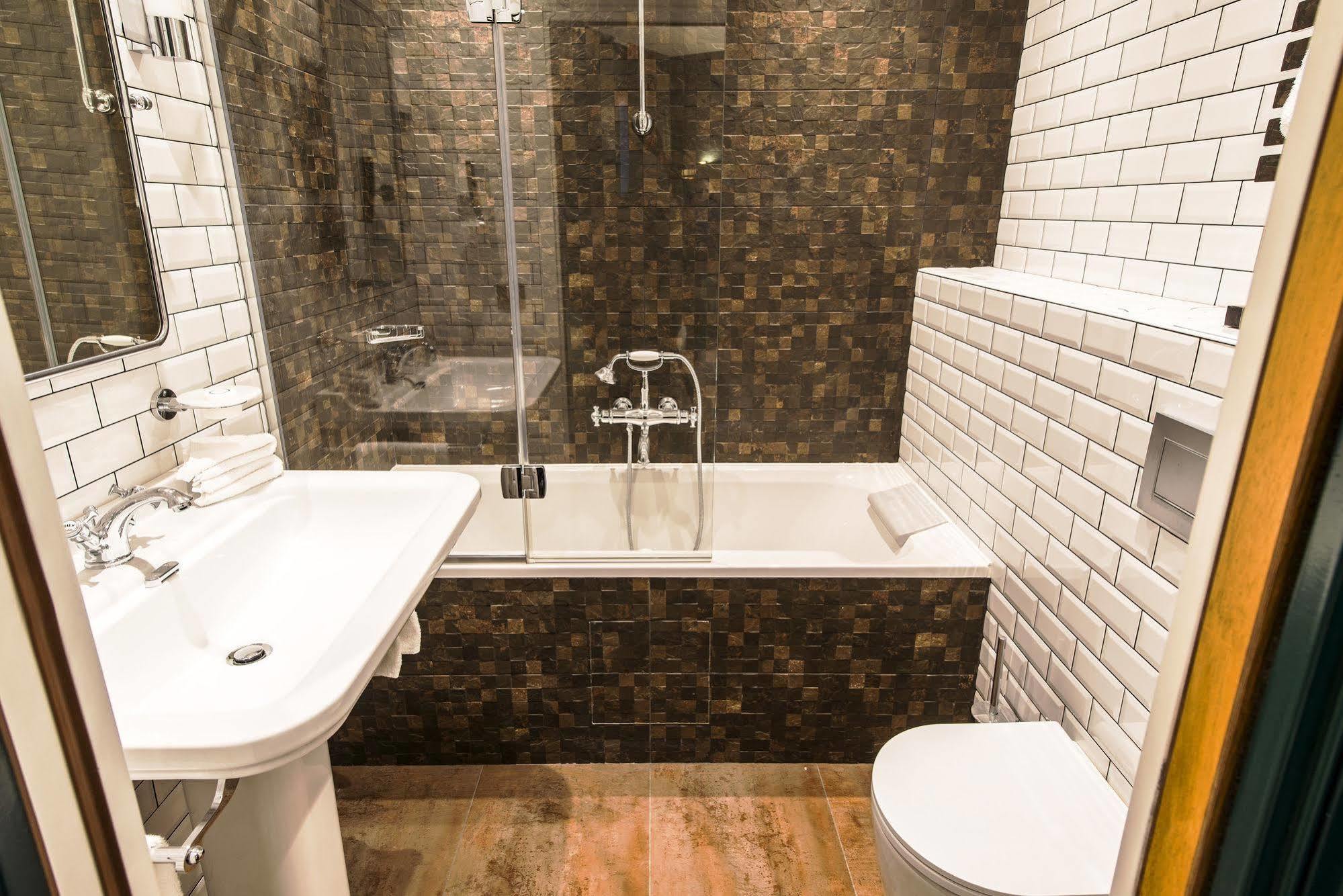 Whistler - Gare Du Nord Hotel 4*