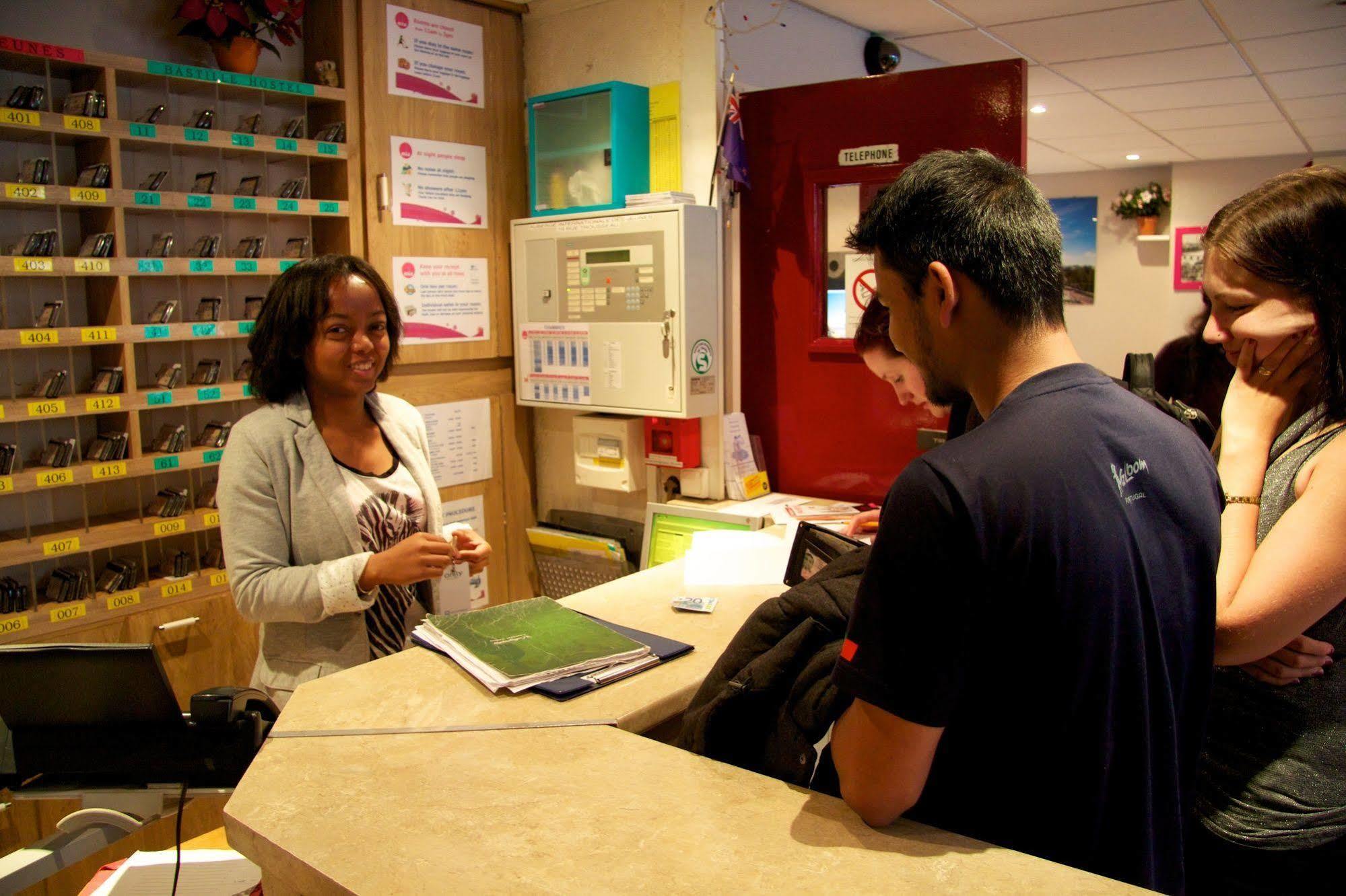 Internationale Des Jeunes Hostel *