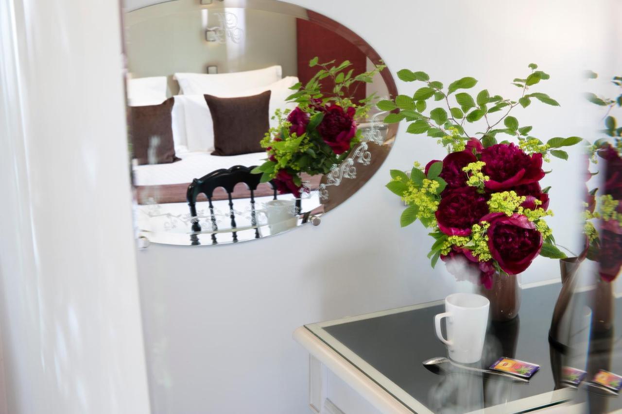 Hotel Plaza Elysées Paris
