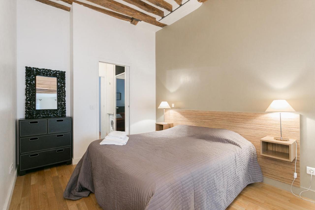 Appartement Turenne Place Sainte Catherine Paris