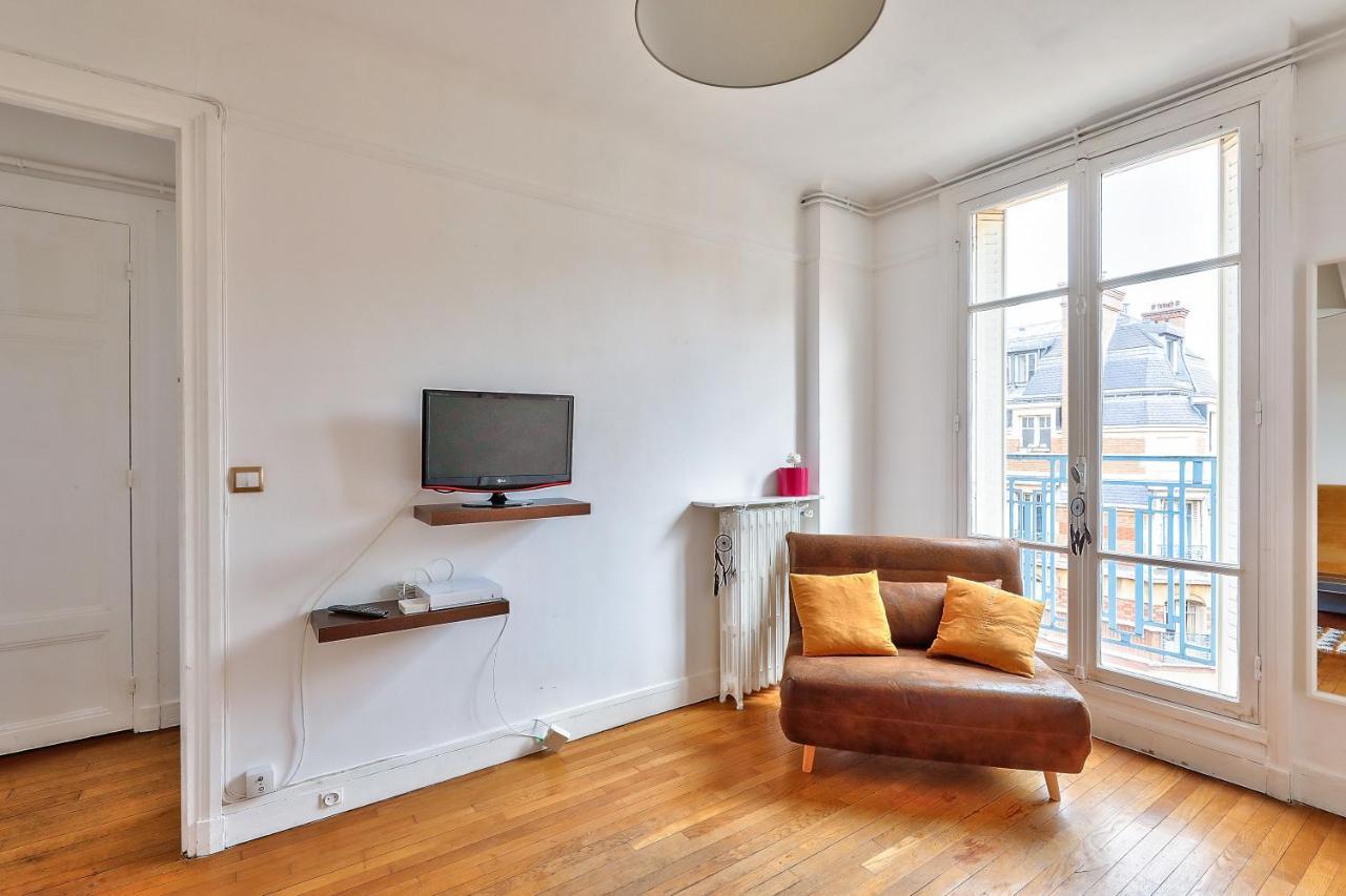 Edmond Roger - Eiffel Apartment Paris