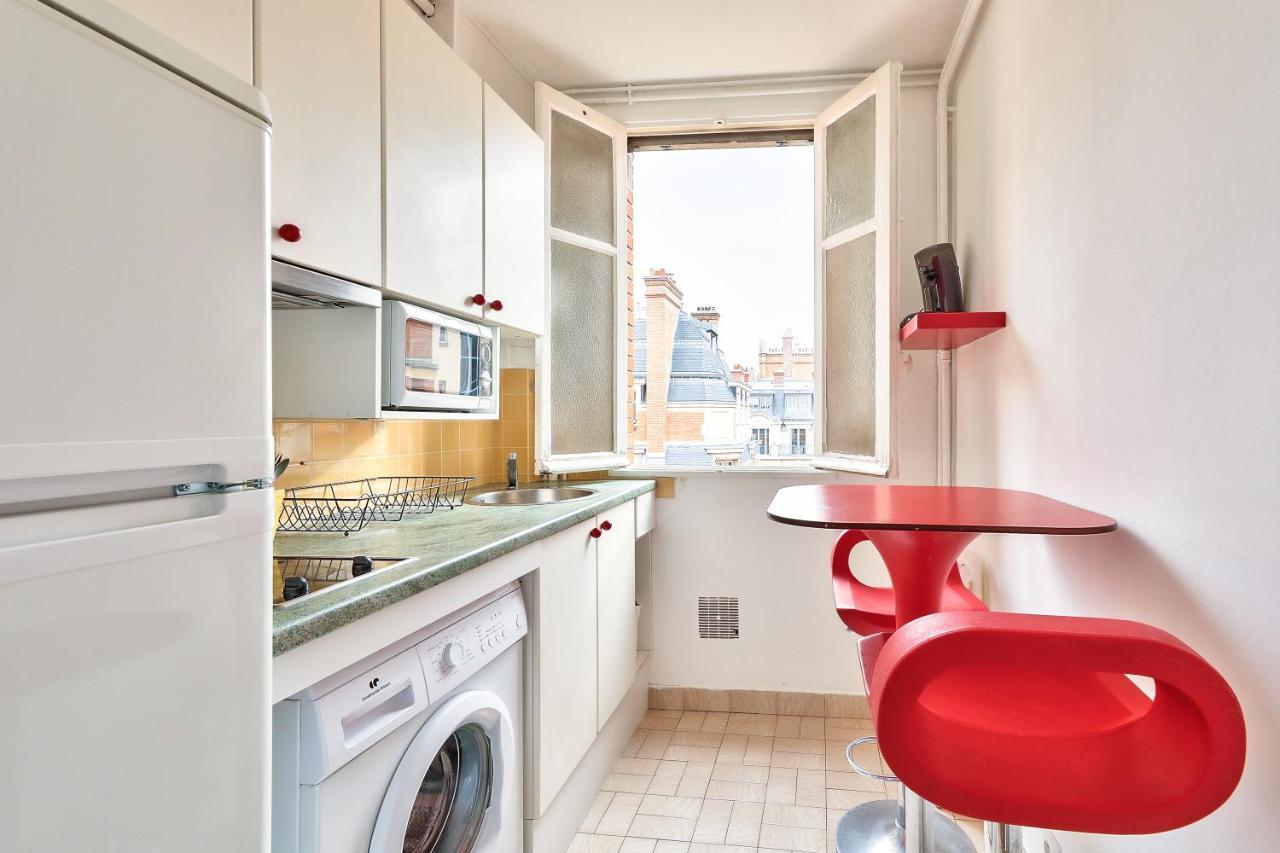 Edmond Roger - Eiffel Apartment Paris