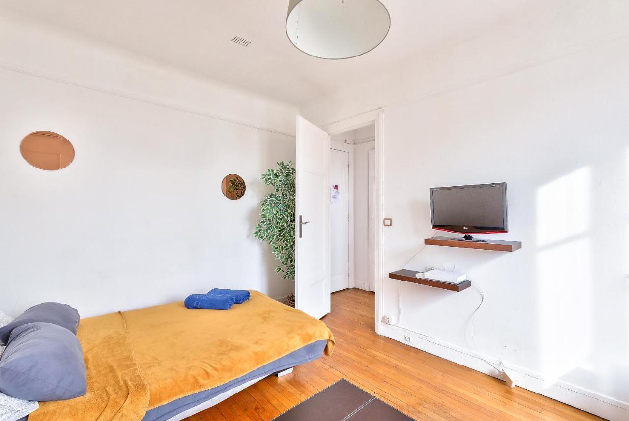 Edmond Roger - Eiffel Apartment *
