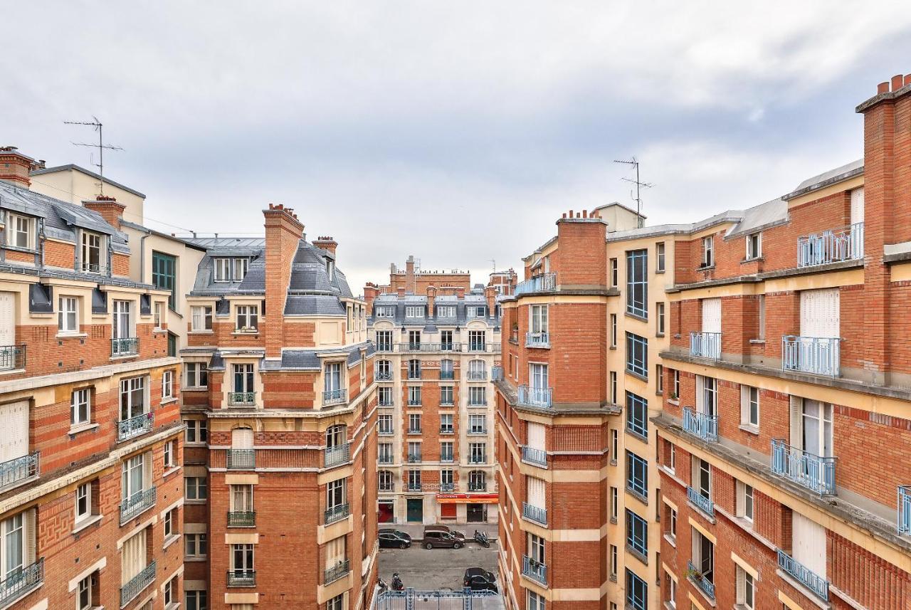 Edmond Roger - Eiffel Apartment