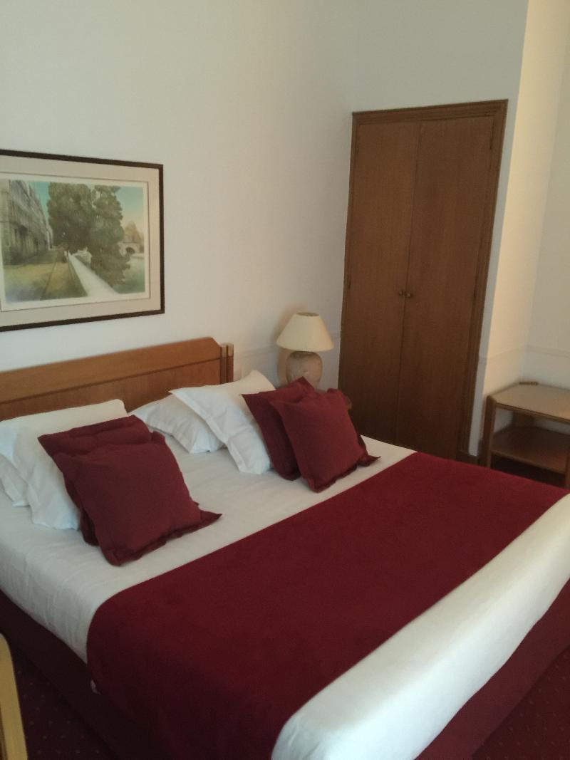 Royal Elysées Hotel 4*