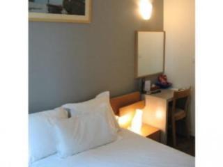 Du Parc Saint Charles 2* Paris