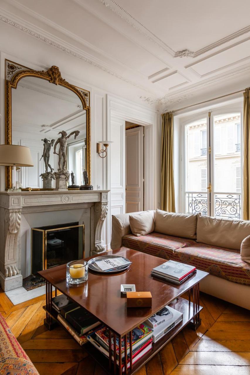 Veeve - Artistic In Pigalle