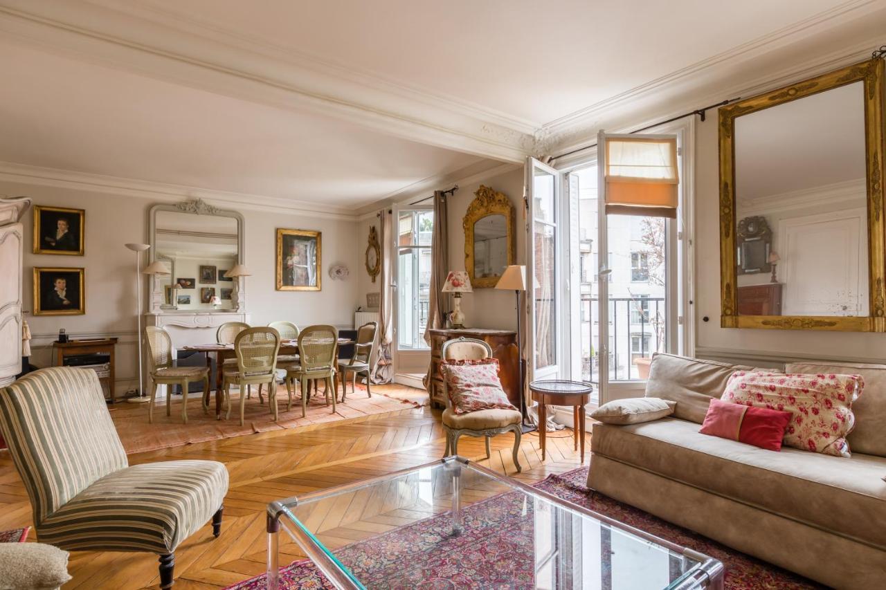 Apartment Veeve - Charming Mirabeau Paris