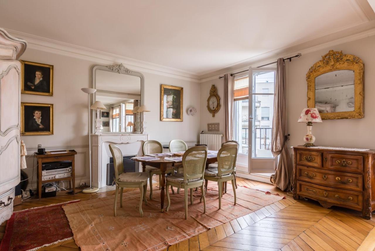 Apartment Veeve - Charming Mirabeau Paris