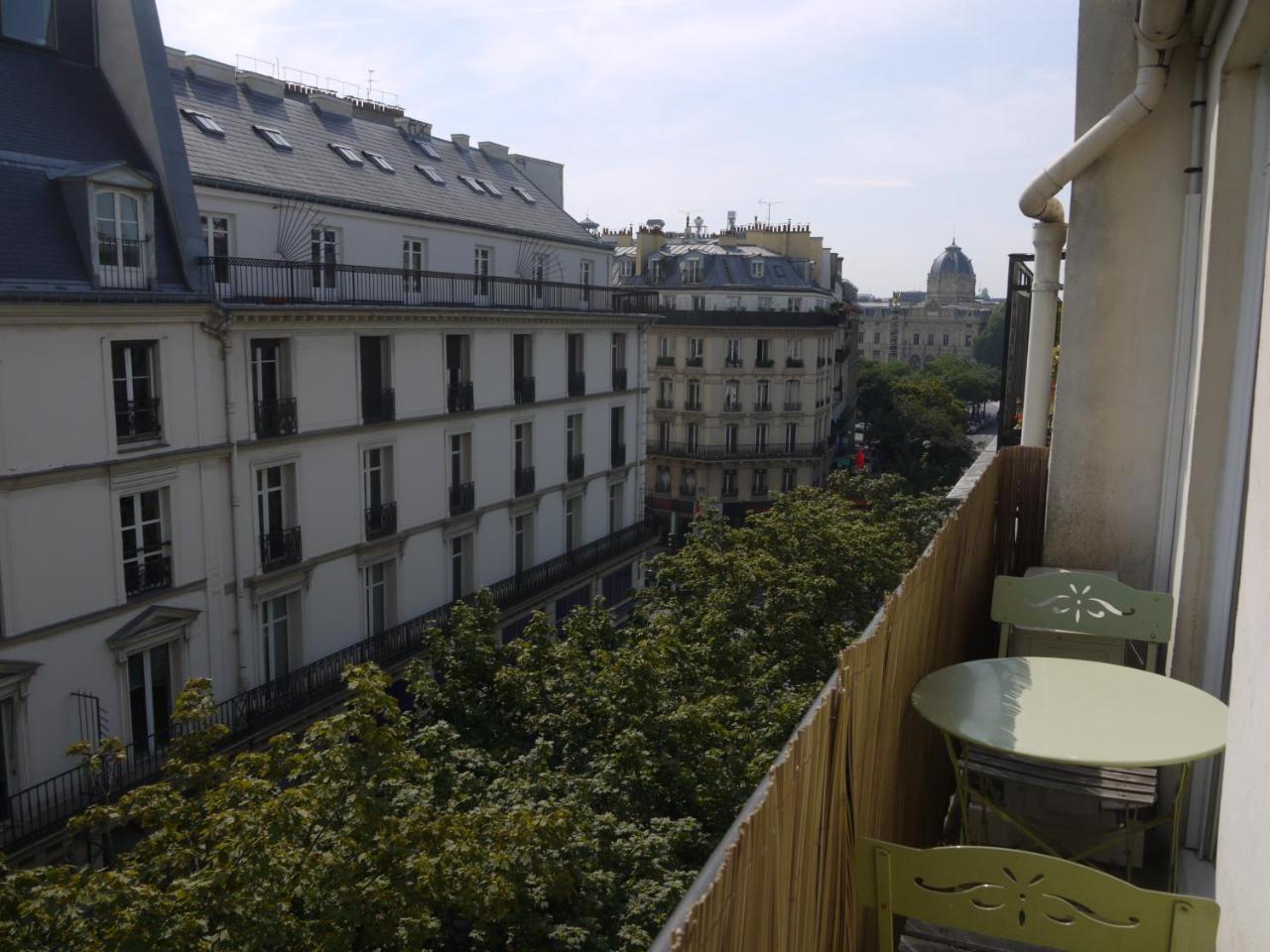 Lumineux Avec Balcon Au Coeur De Apartamento *
