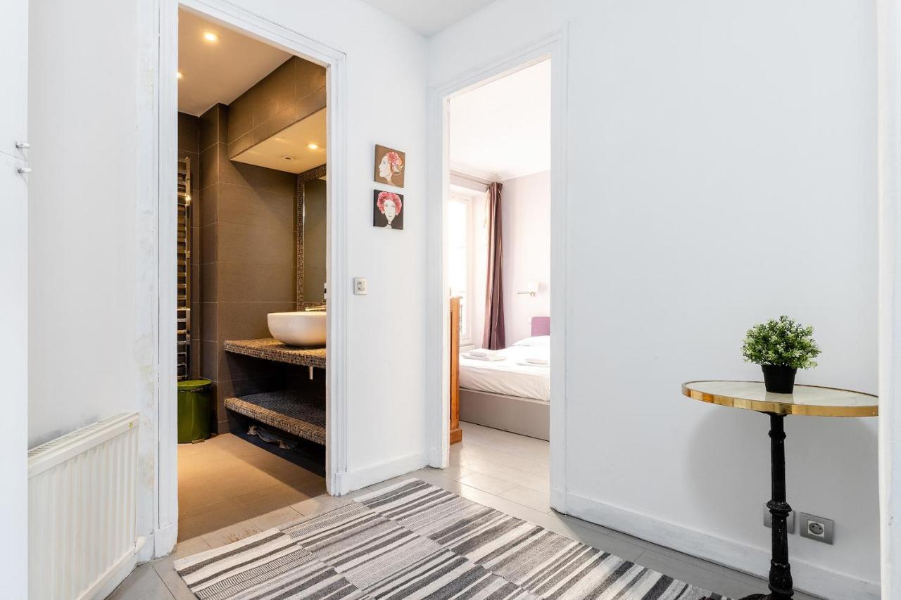 Central Paris - Eiffel Tower View Apartment - 30 Nuits Min