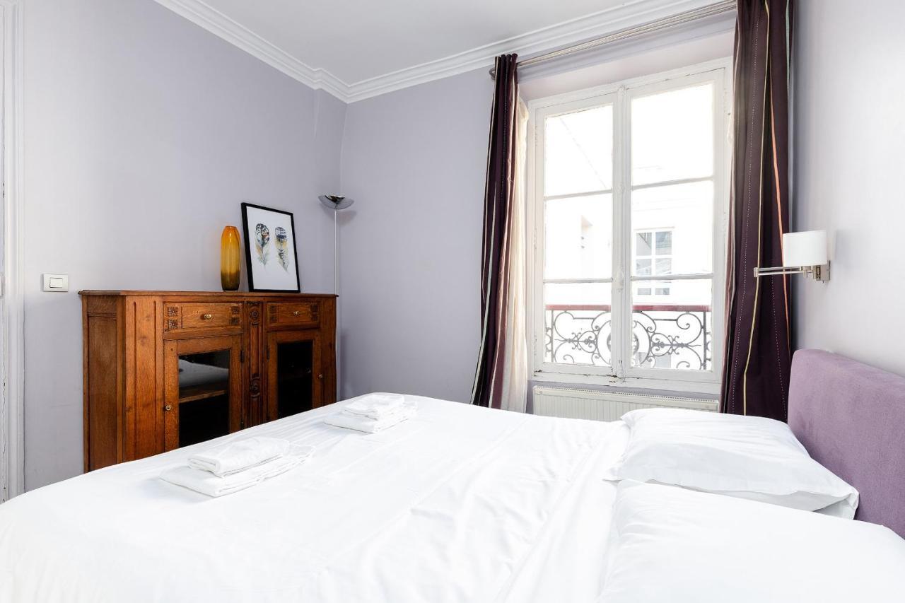 Central Paris - Eiffel Tower View Apartment - 30 Nuits Min