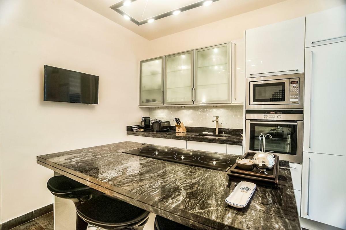 Rue Arsene Houssaye In Apartment Paris