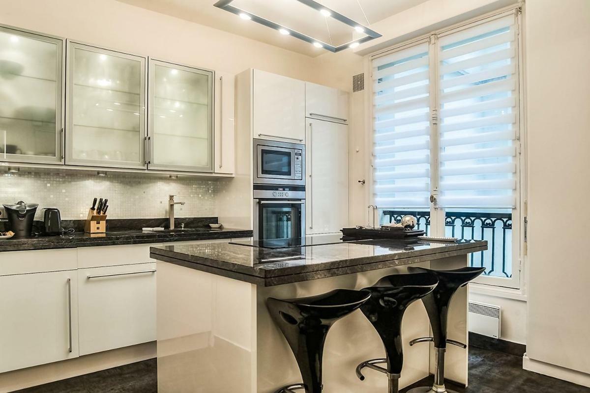 Rue Arsene Houssaye In Apartment Paris